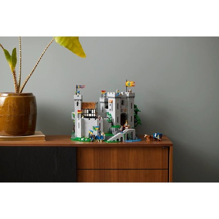 Lego ICONS Castillo Caballeros del León en su caja original