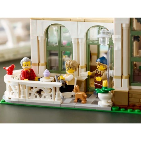 Experiencia de construcción LEGO: Manos montando el set 21353