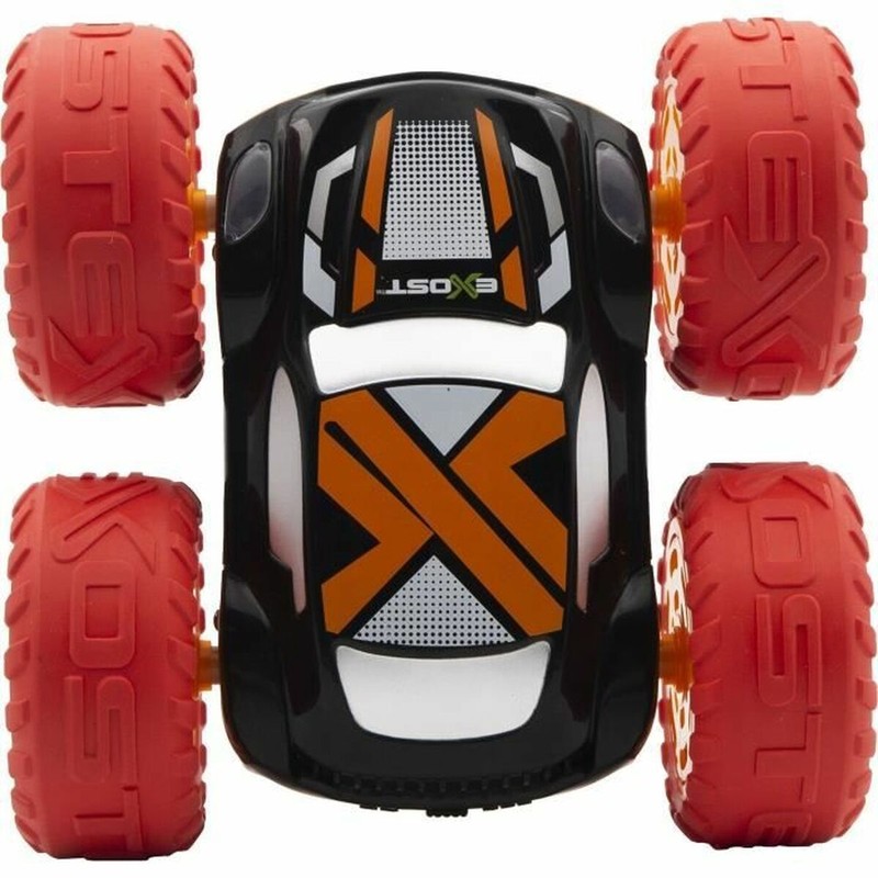 Exost 361 Cross Flash explorando una pista de coches improvisada