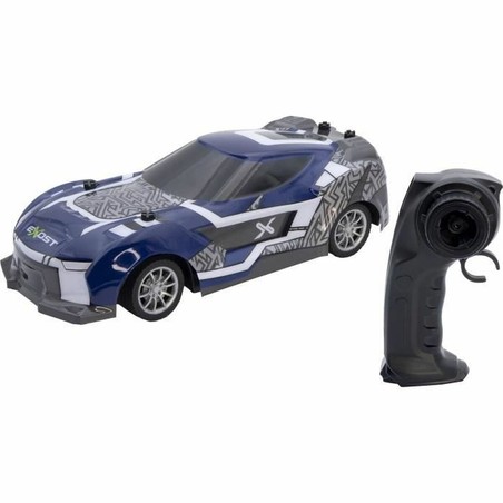 Detalle de las ruedas y diseño del coche Exost