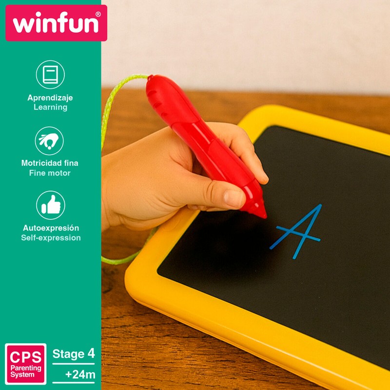Niño usando tablet interactiva para desarrollar motricidad fina