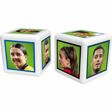 Detalle de tablero de juego mesa estrategia infantil, componentes