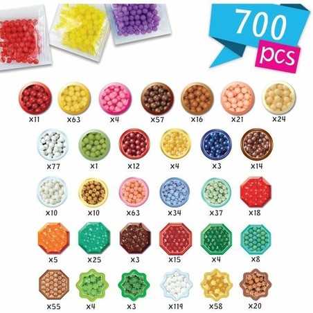 Niña creando con set de arte Aquabeads y sus diseños dulces