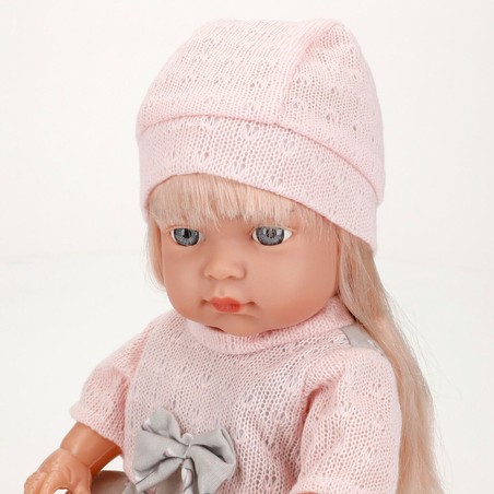 Muñeca bebé articulada con vestido y gorro