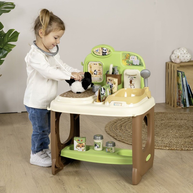 Niños jugando con set veterinario Smoby, construyendo historias