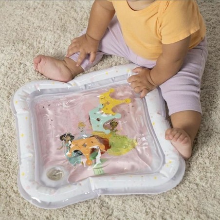Detalle de la alfombra hinchable de agua Bright Starts, ideal para recién nacidos