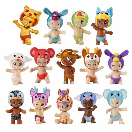 Muñeca bebé Bandai en brazos de niña, fomentando juego simbólico