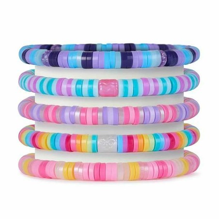 Niña creando pulseras con kit pulseras niñas Spin Master