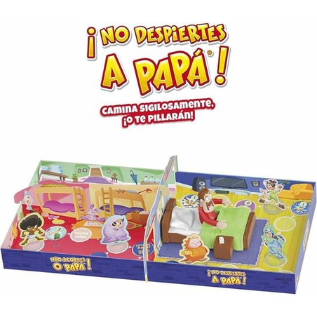 Niña construyendo con bloques apilables, fomentando motricidad fina y concentración.