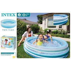 Piscina hinchable niños Intex azul y blanca en jardín 2