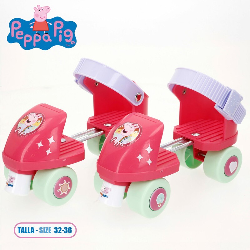 Primer plano de las ruedas de goma y el diseño de los patines infantiles.