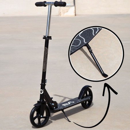 Patinete 2 ruedas para un deslizamiento suave y seguro.