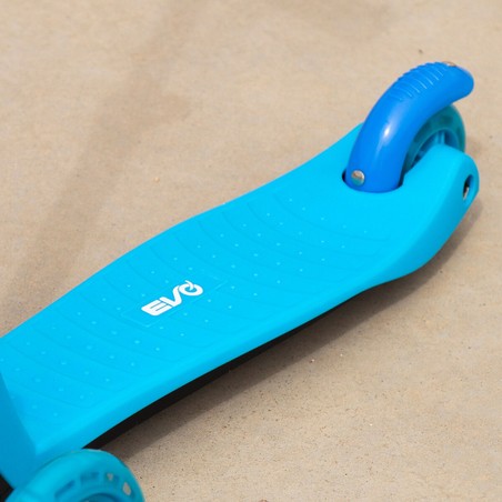 nino-patinete-evo-juguete-construccion-motricidad-fina.jpg