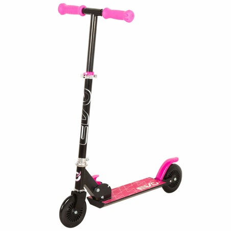 Patinete EVO en acción, promoviendo el juego al aire libre