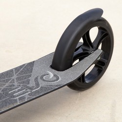 Patinete EVO Niños Plegable en acción, diversión y equilibrio 2