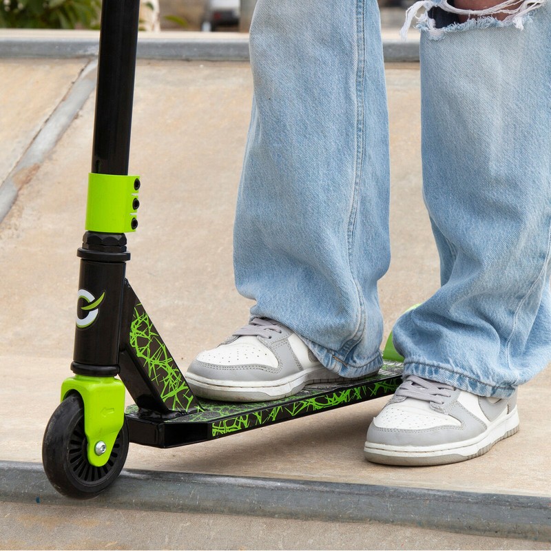 Detalle ruedas 100mm y rodamientos ABEC-7 patinete niños