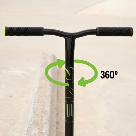 Dos patinetes EVO listos para jugar, ideal juguete aire libre