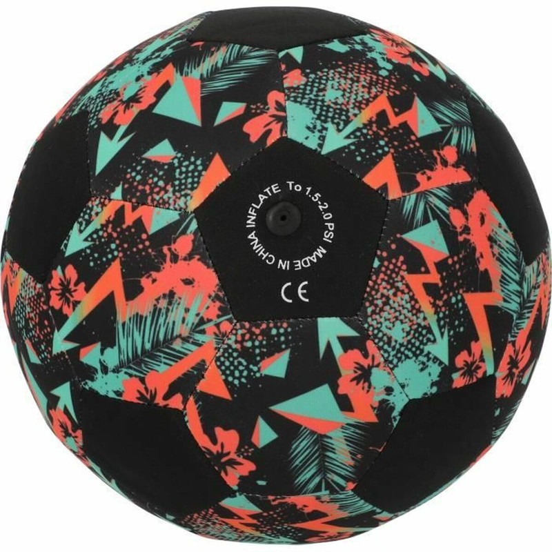 Balón de fútbol duradero para jugar en la arena este verano