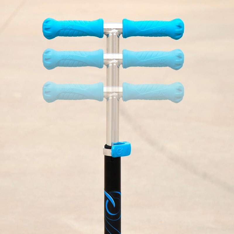Base antideslizante del Patinete EVO, apoyando la juguete construcción motricidad fina