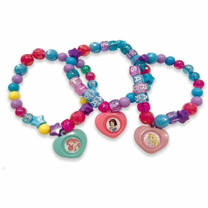 Niña creando joyas con kit de manualidades Lisciani