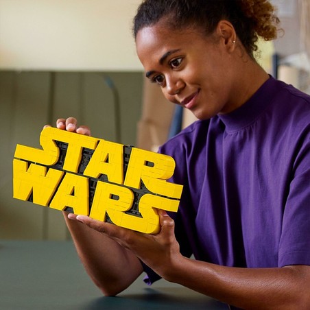 Diseño icónico del Logo Star Wars con bloques LEGO