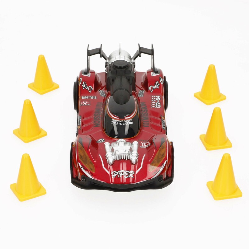 Detalle de los 4 coches de juguete con sus mandos
