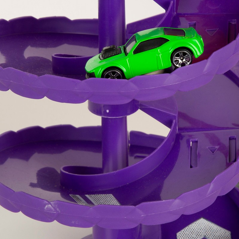 Emoción de la velocidad en la pista de coches Teamsterz, como una pista Hot Wheels