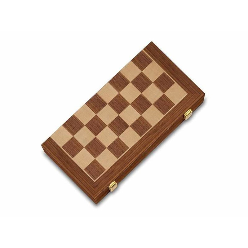 Piezas de ajedrez de madera y tablero marrón de calidad