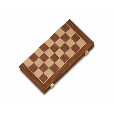 Piezas de ajedrez de madera y tablero marrón de calidad