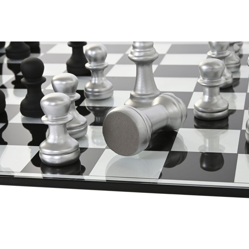 Dominó elegante negro, set de juego para adultos sobre mesa de madera