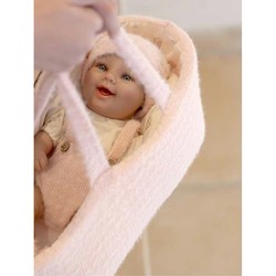 Muñeca Arias Elegance Gadi con capazo rosa 2