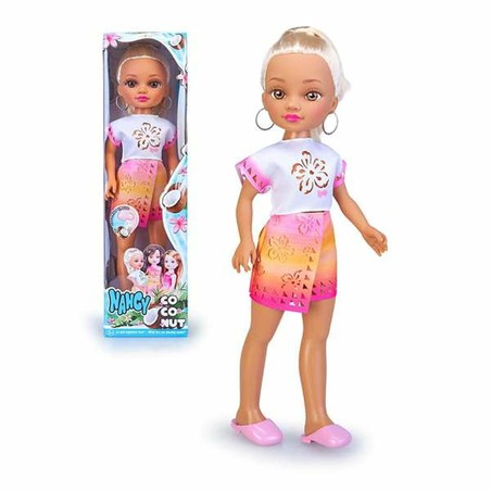 Muñeca Famosa con accesorios, amplía las posibilidades de juego.
