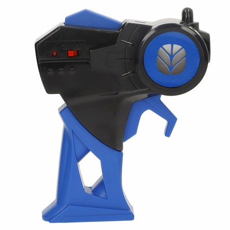 Detalle de las robustas ruedas del tractor radiocontrol para pista coches