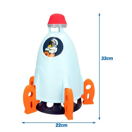 Juego acuático para niños pequeños con manguera de jardín