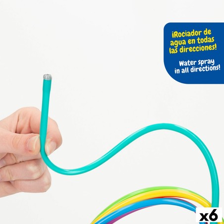 Familia disfrutando del juego de agua desarrollo motricidad con Colorbaby.