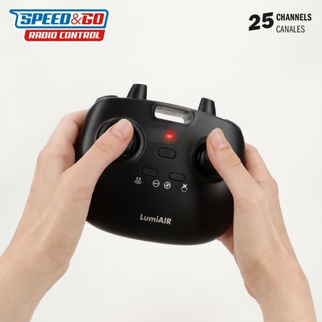 Mando a distancia de 2.4 GHz para un control preciso del helicóptero