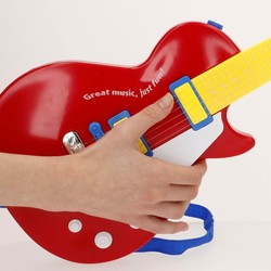 Guitarra infantil Bontempi roja, ideal para pequeños músicos 2
