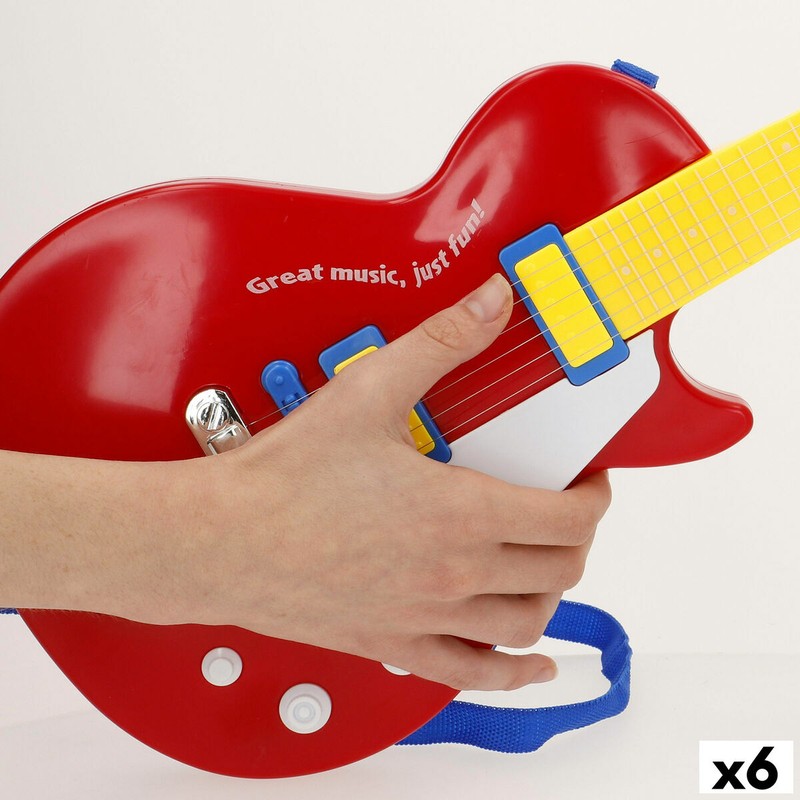 Escena de juego con la guitarra para niños de preescolar