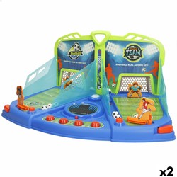Juegos habilidad niños compitiendo en fútbol electrónico