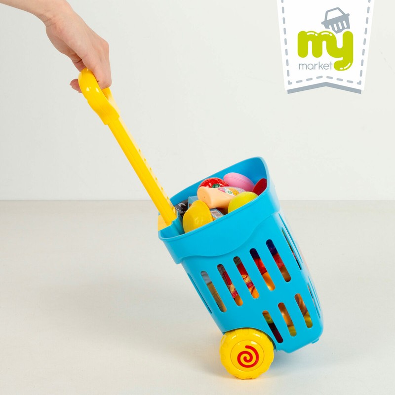 juego simbólico infantil cortando alimentos de juguete