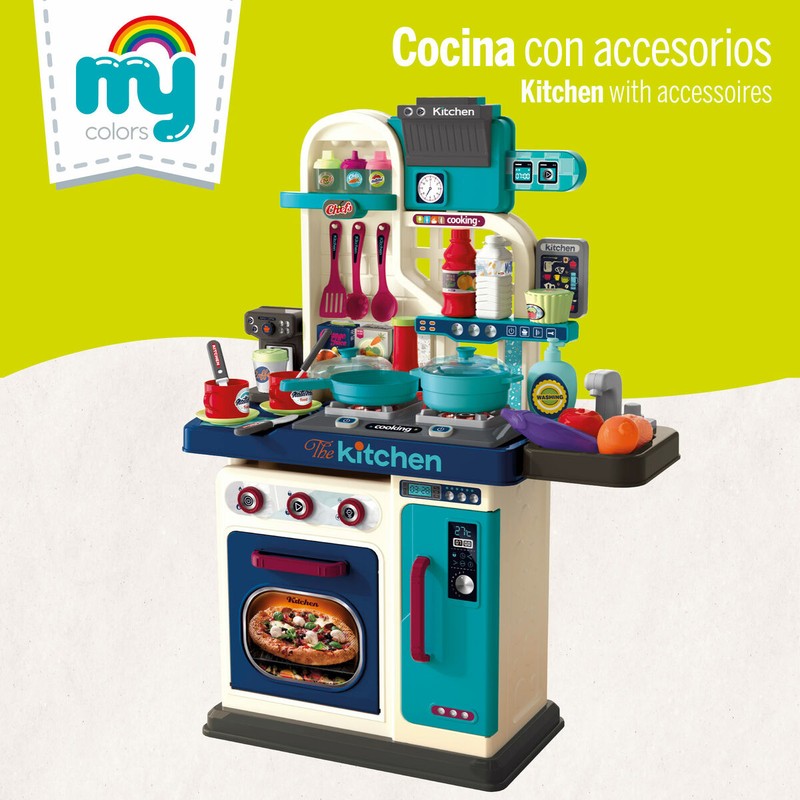 Niños jugando con la cocinita con grifo de agua, estimulando la motricidad fina