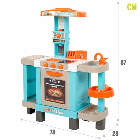 Juego de Roles Cocina: niño jugando con la tostadora.