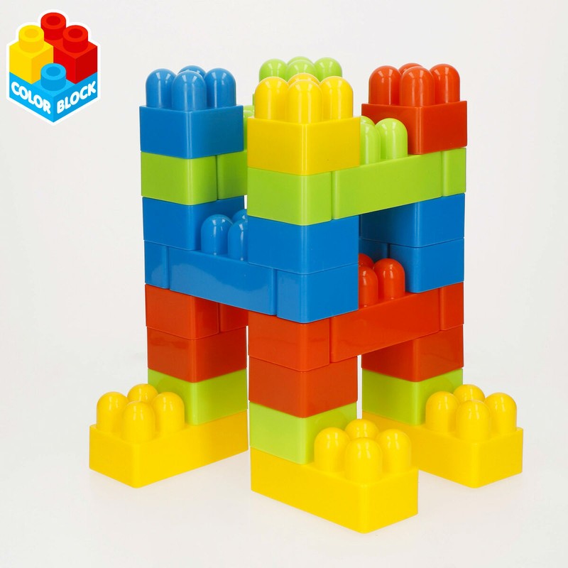 Construcción niños 3 años jugando con bloques grandes
