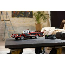Juguetes construcción niños: Batmobile Clásico Lego Batman en exhibición 2