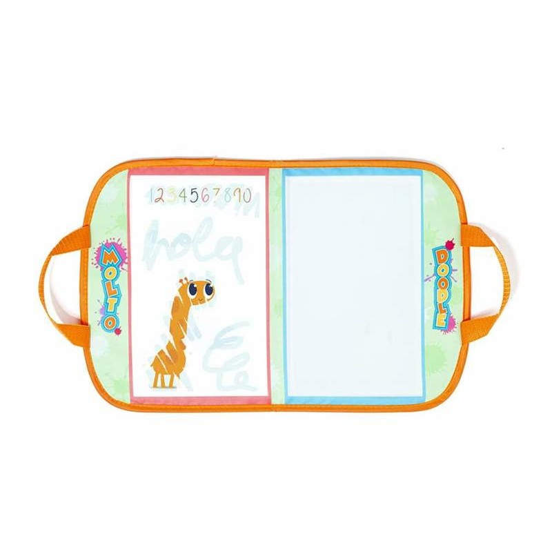 niño dibujando con set artístico Moltó, desarrollo creatividad
