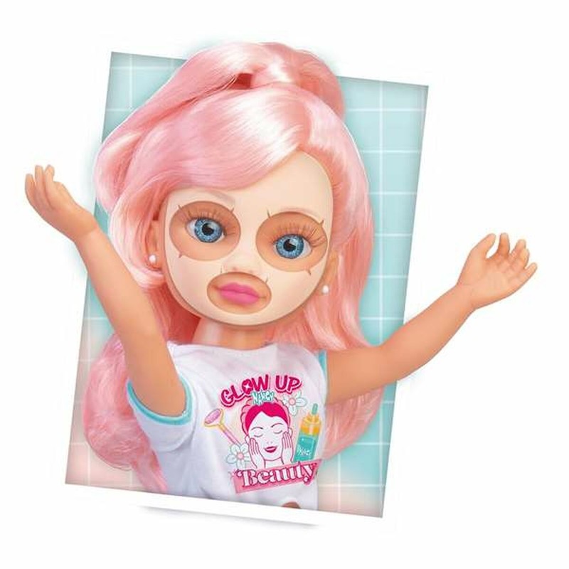 Nancy colección, modelo Glow Up Beauty con ropa colorida