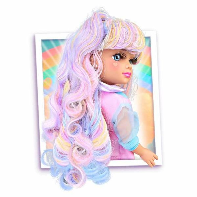 Nancy muñeca clásica posando, ideal para niñas a partir de 3 años