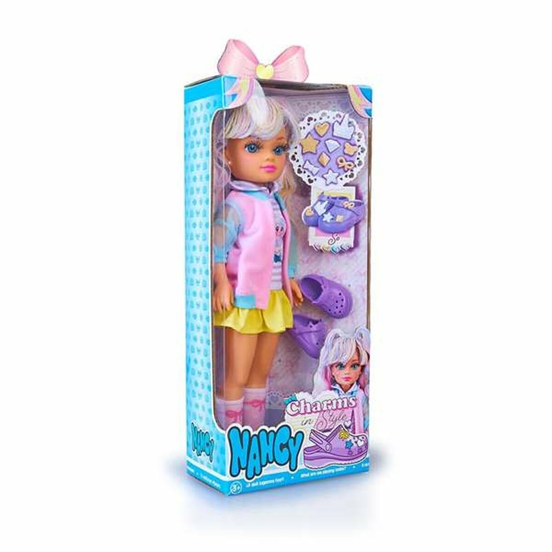 Detalle de la Muñeca Nancy, con su cabello rubio y ojos expresivos