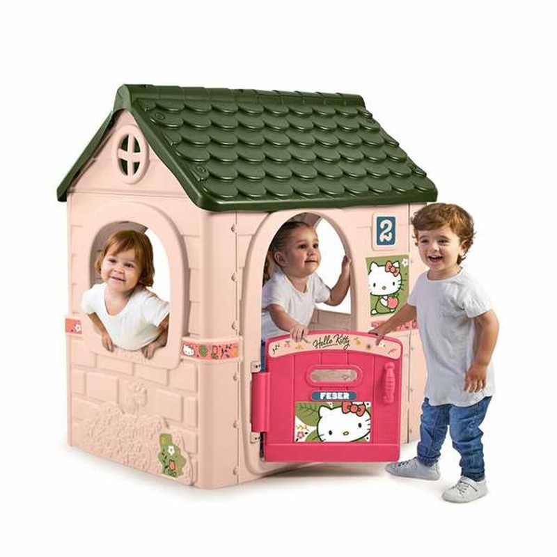 Niño jugando dentro de la casa de juguete niños, fomentando el juego simbólico.