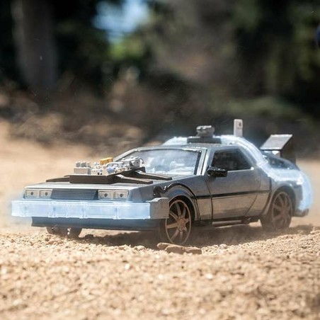 Coche DeLorean de Regreso al Futuro - ambientado en el oeste